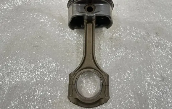 Mercedes-Benz CLS AMG C219 Piston with connecting rod