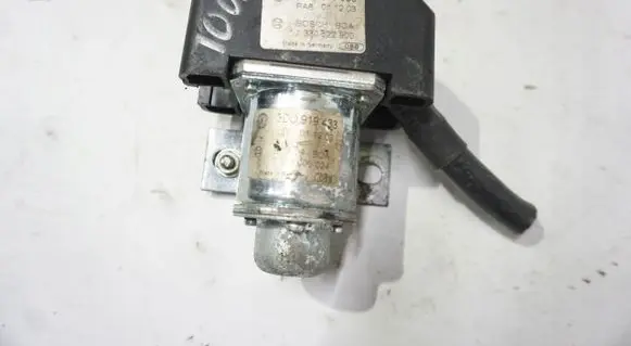 Volkswagen Touareg I Charging relay 3D0919083