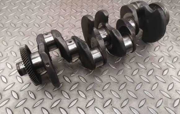 Volkswagen PASSAT B8 Crankshaft 03L101B 103L101B