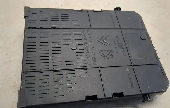 Citroen C6 Fuse module 281197595