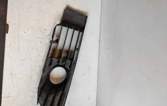 Volkswagen PASSAT B6 Front bumper lower grill 380853666L
