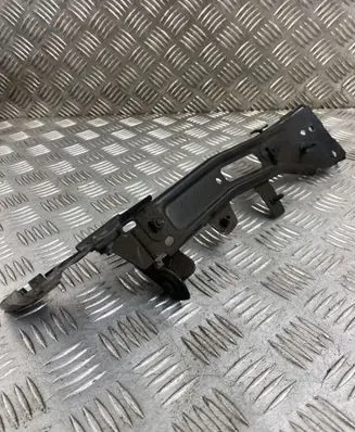 Audi A4 S4 B9 Fender mounting bracket 8W0821136B