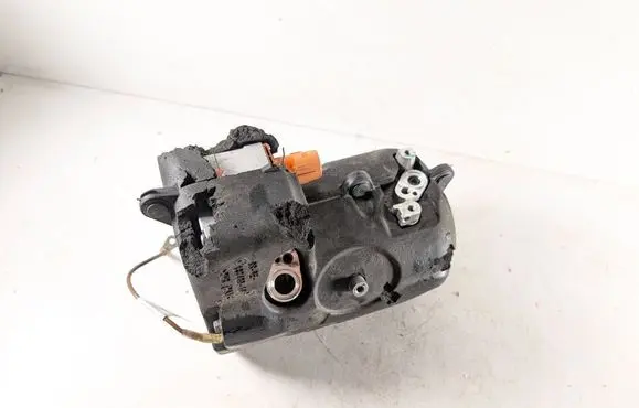 BMW 7 G70 Air conditioning (A/C) compressor (pump) 5A69FB9