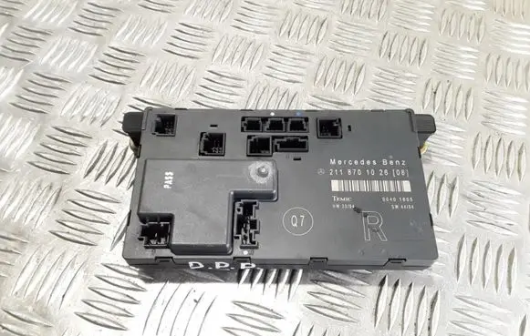 Mercedes-Benz E W211 Door control unit/module 2118701026