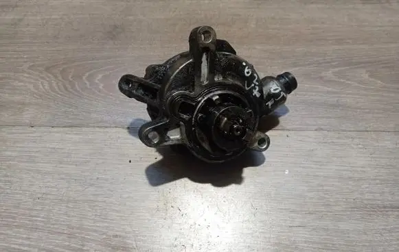 Volvo V70 Vacuum pump 08658230
