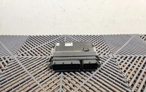 Lexus GS 300 350 430 450H Engine control unit/module 8966130D00 2751005824