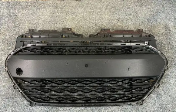 Hyundai i10 Front bumper upper radiator grill 86569-B9000 G056