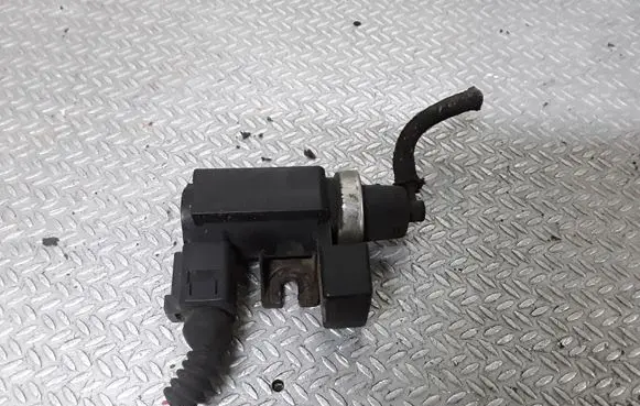 Audi A4 S4 B6 8E 8H Turbo solenoid valve 8E0906628A