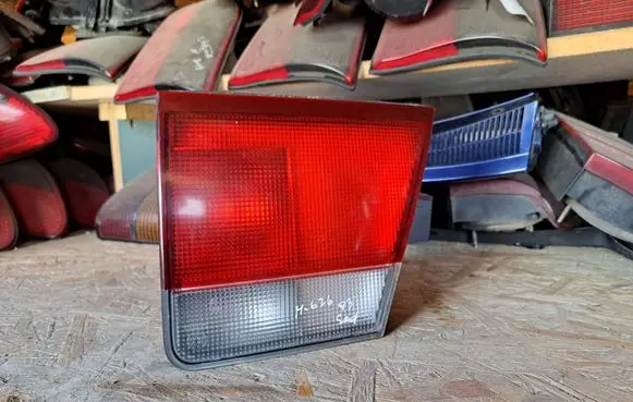 Mazda 626 Tailgate rear/tail lights 0431397R 0431397