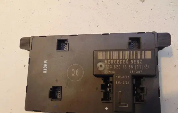 Mercedes-Benz C W203 Door control unit/module A2038201385