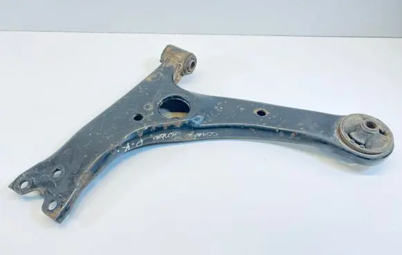 Toyota Avensis T250 Front lower control arm/wishbone 4806905070