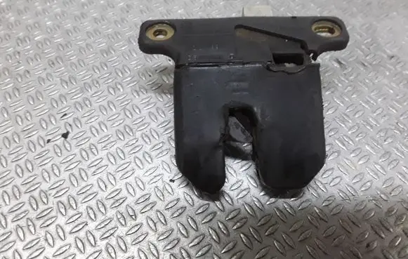Audi A4 S4 B5 8D Tailgate/trunk/boot lock/catch/latch 8D5827505