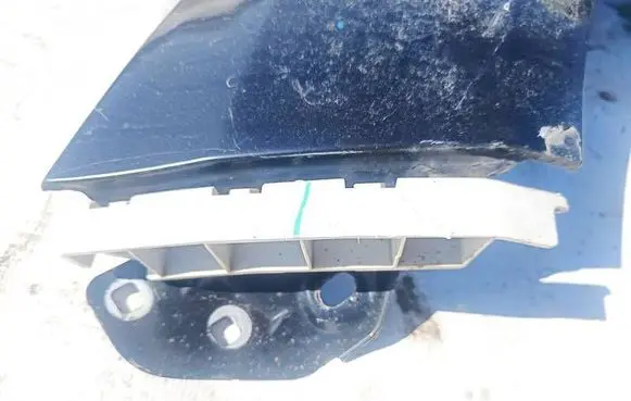 Ford Focus Front bumper mounting bracket