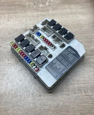Nissan Micra Fuse module 115842 422J29 ACV31012