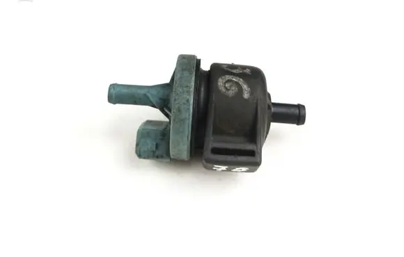 Volkswagen Golf III Vacuum valve 051133459a