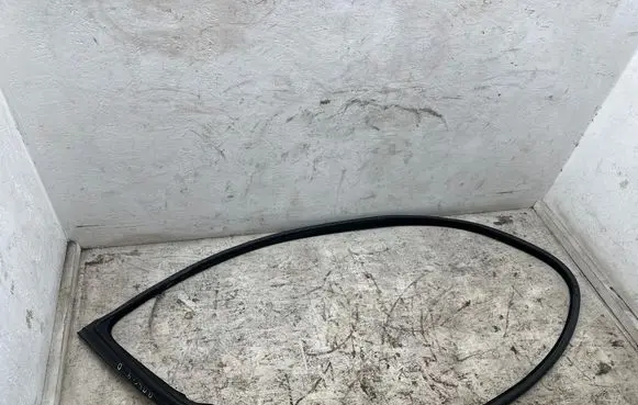 BMW 4 F36 Gran coupe Front door rubber seal 