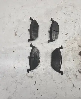 Volkswagen Caddy Brake pads (front) 