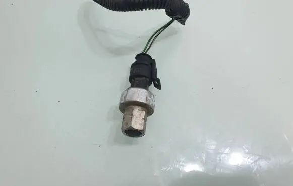 Opel Zafira B Air conditioning (A/C) pressure sensor 9131721