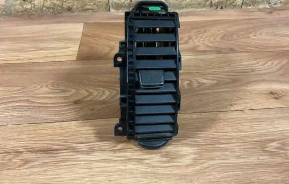 Nissan Note (E11) Dashboard side air vent grill/cover trim 68750BH00A P19650A27910 687509U01B