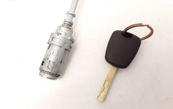 Citroen C3 Pluriel Coupe door lock (next to the handle) 