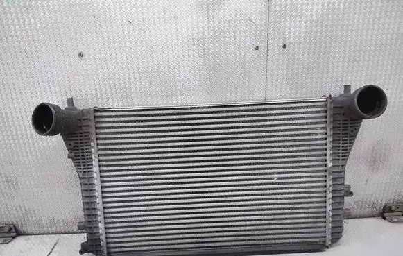 Volkswagen Jetta V Intercooler radiator