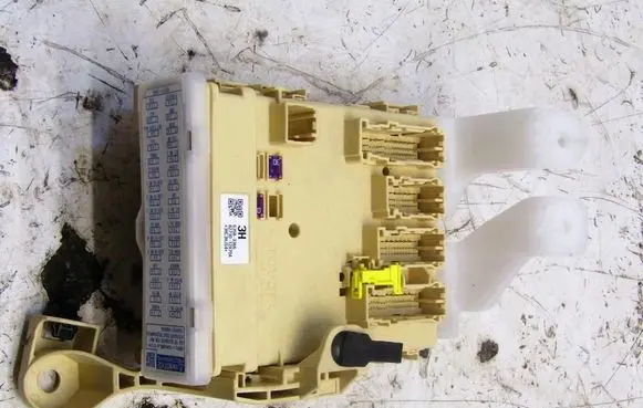 Toyota Auris E180 Fuse box set 82730-12X70A