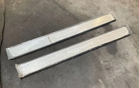 Volvo XC40 Front sill trim cover 32132599