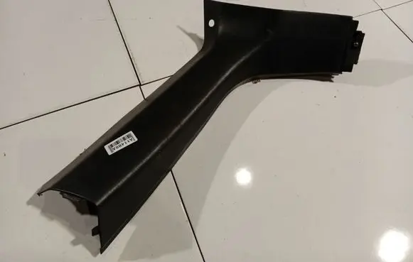 Mercedes-Benz ML W163 (D) pillar trim (bottom) A1636920203
