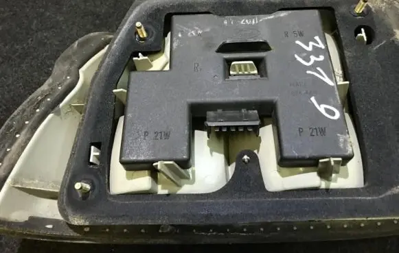 Ford Escort Tail light bulb cover holder 93ag13n004aa p21w