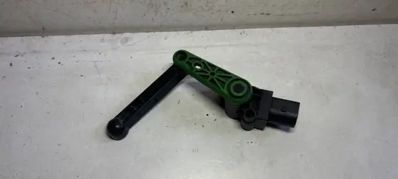Headlight/headlamp level sensor