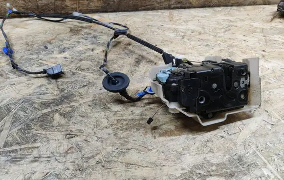 Porsche Cayenne (9PA) Front door lock 991562101 WL3991562101