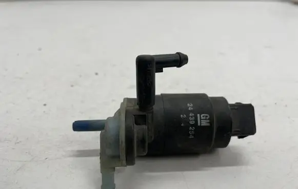 Opel Zafira B Windscreen/windshield washer pump 24439254