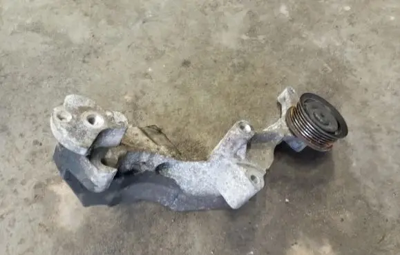 KIA Sportage A/C compressor mount bracket 252852F300