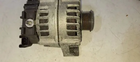 BMW 5 F10 F11 Generator/alternator 7823341 2609904E 131221A