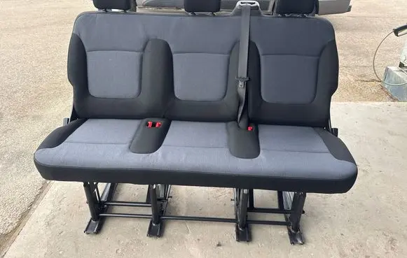 Opel Vivaro Third row seats 