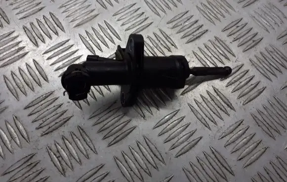Volkswagen Polo IV 9N3 Clutch slave cylinder 