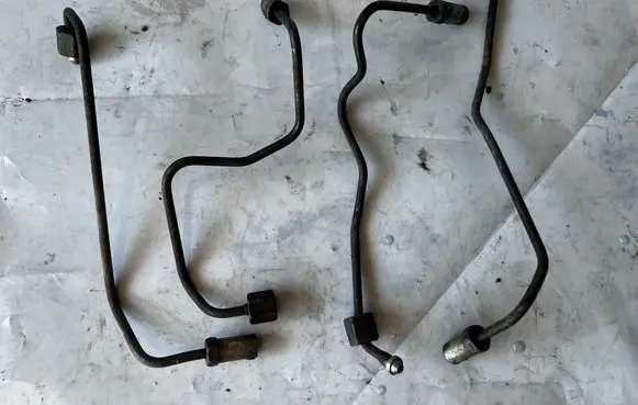 Nissan Patrol Y61 Fuel injector supply line/pipe