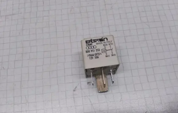 Skoda Octavia Mk2 (1Z) Other relay 8D0951253