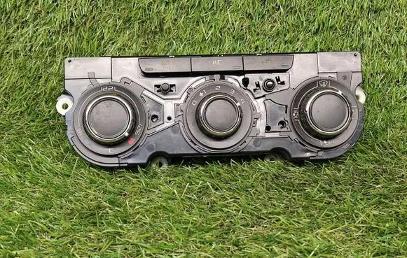 Skoda Octavia Mk2 (1Z) Climate control unit 3T0820047M 5HB00975230