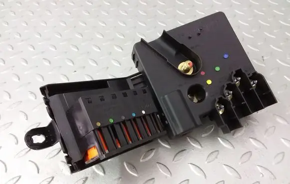Mercedes-Benz E W211 Fuse module A2115461341 2115461341