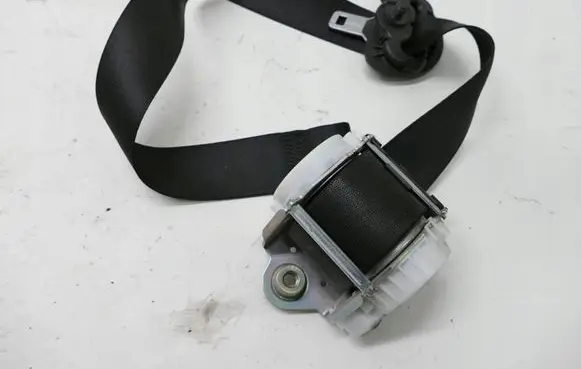 BMW 1 E81 E87 Front seatbelt 34003268