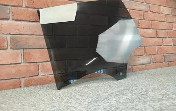 Rear door window glass