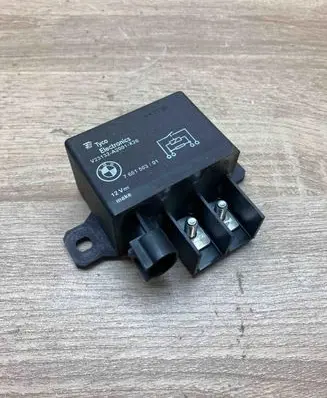 BMW 5 F10 F11 Glow plug pre-heat relay 7661503 V23132A2001X23