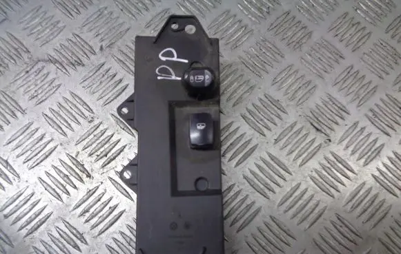 Chrysler Pacifica Quarter vent window switch 04685982