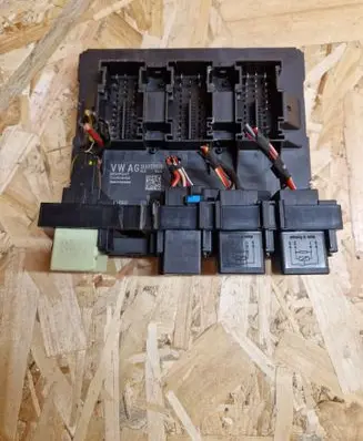 Volkswagen PASSAT B7 Comfort/convenience module 3AA937087H BCMPQ47