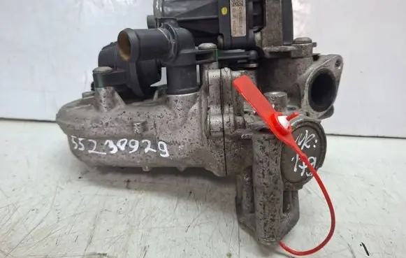 Opel Astra J EGR valve S27647179 701599040