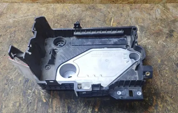 Renault Clio V Battery box tray P1019156A