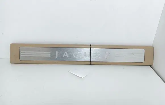 Front sill trim cover