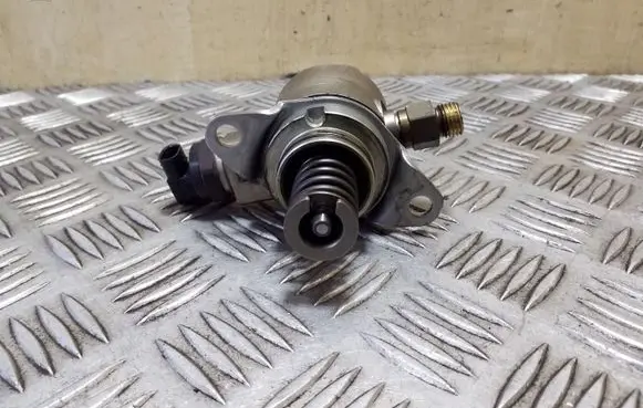 Audi Q5 SQ5 Fuel injection high pressure pump 06J127025D