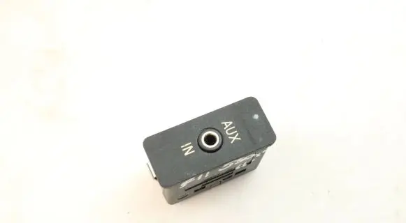 BMW 5 F10 F11 AUX in-socket connector 6930561